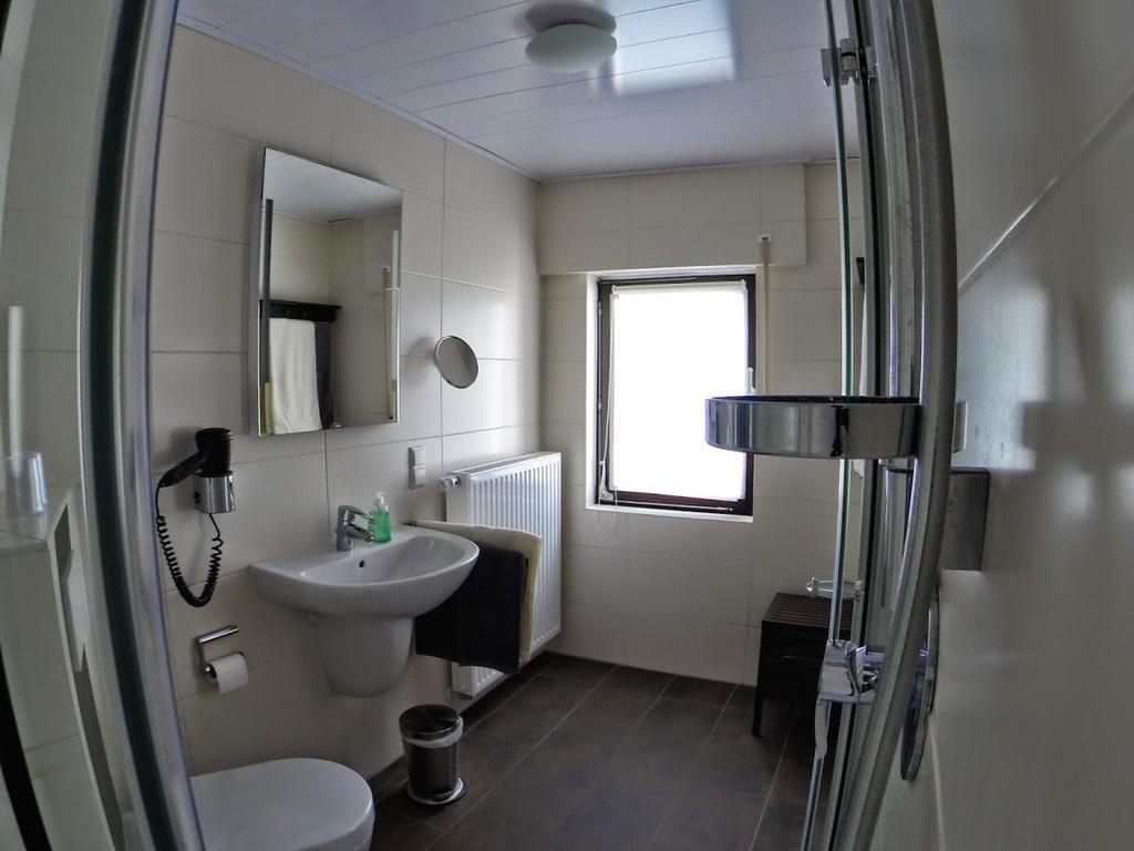 Ferienwohnungen Haus Am Wuerzlaysteig Lehmen Room photo