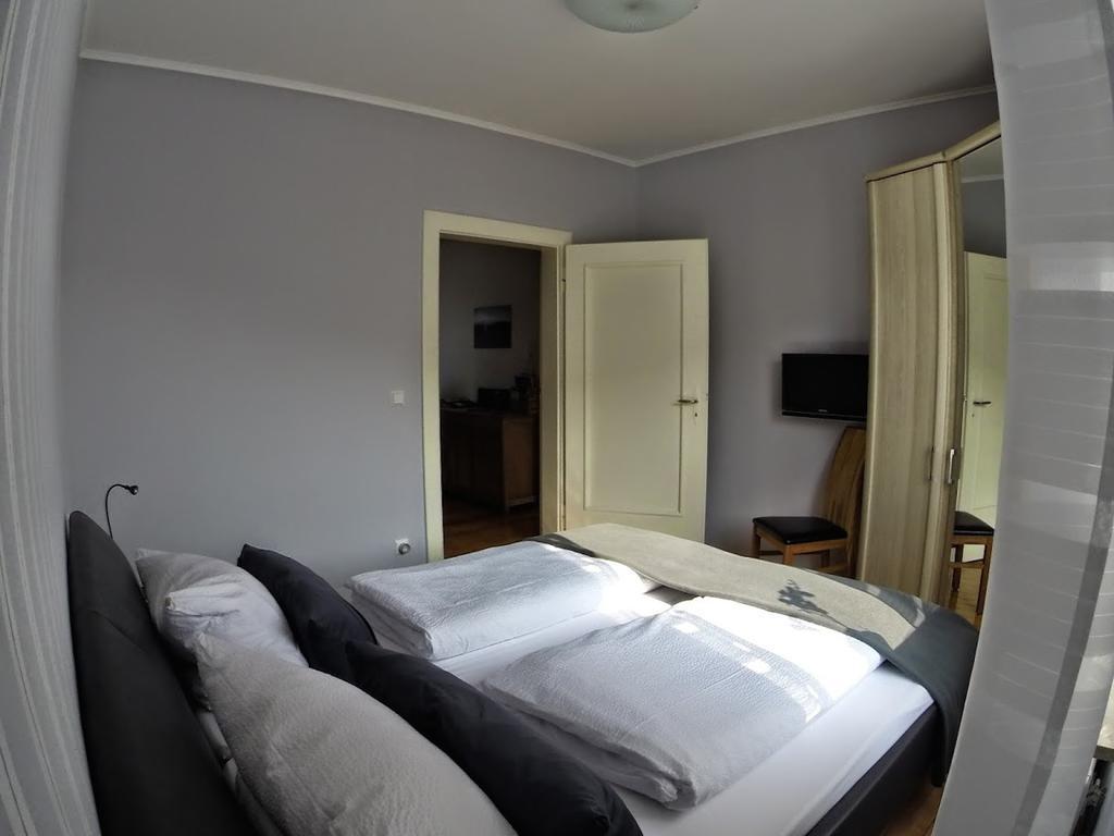 Ferienwohnungen Haus Am Wuerzlaysteig Lehmen Room photo