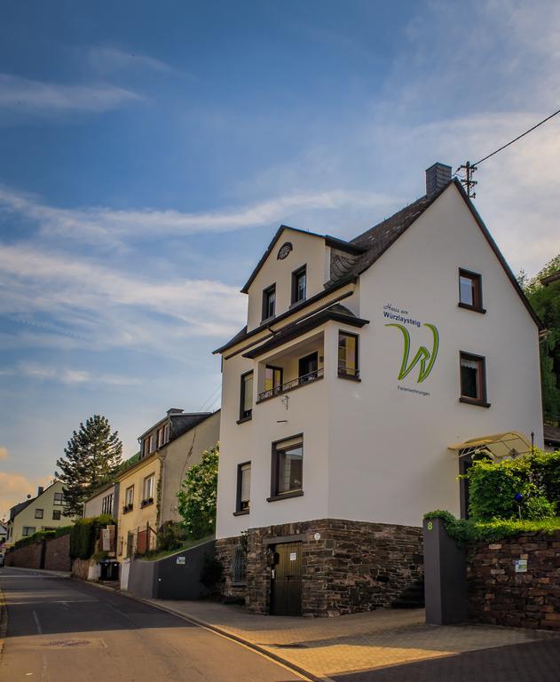 Ferienwohnungen Haus Am Wuerzlaysteig Lehmen Exterior photo